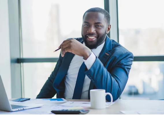 homme-d-affaire-reflechissant-business